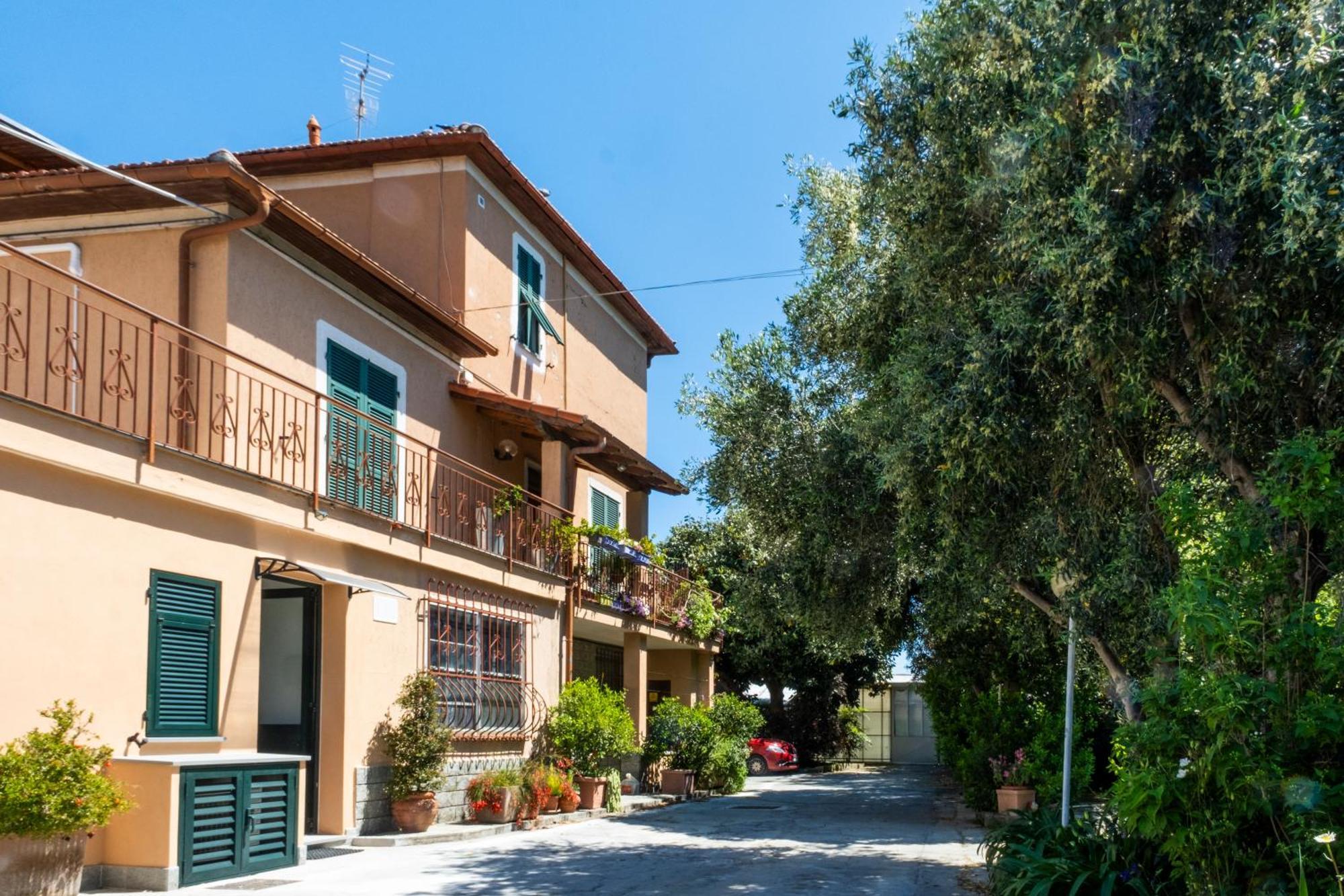 Agriturismo Giorgi Appartamenti In Riviera Ligure Albenga Luaran gambar